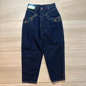 Chic High Rise Jeans with Colorful Embroidery